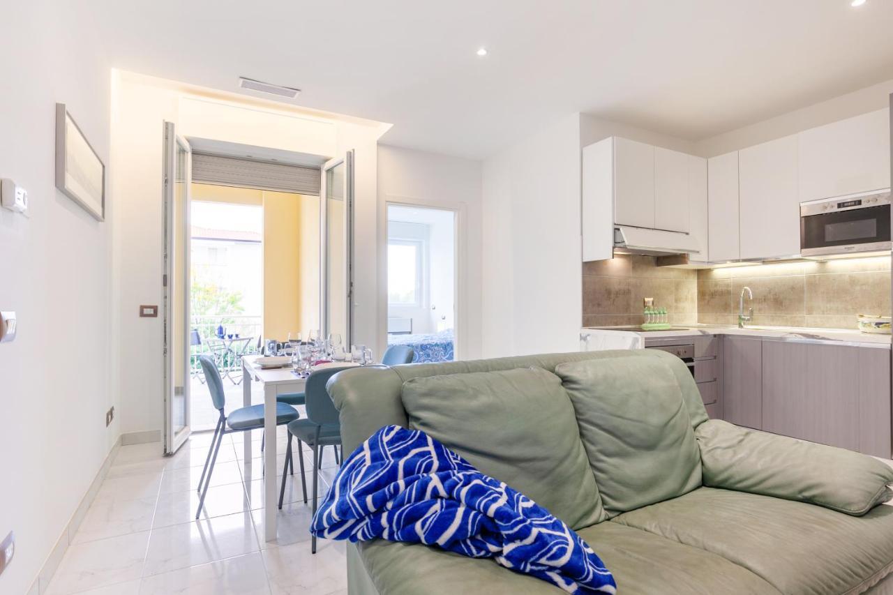 Seaside Flat With Swimming Pool And Private Parking Apartment Calambrone Ngoại thất bức ảnh