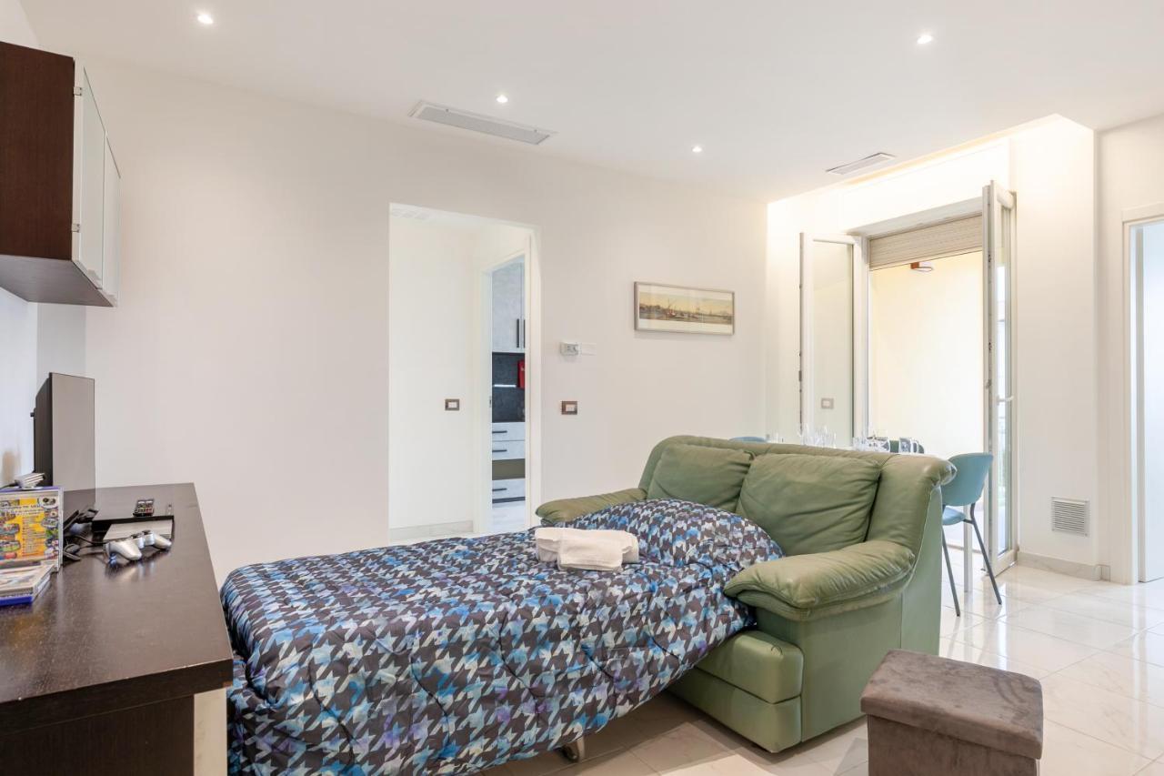 Seaside Flat With Swimming Pool And Private Parking Apartment Calambrone Ngoại thất bức ảnh